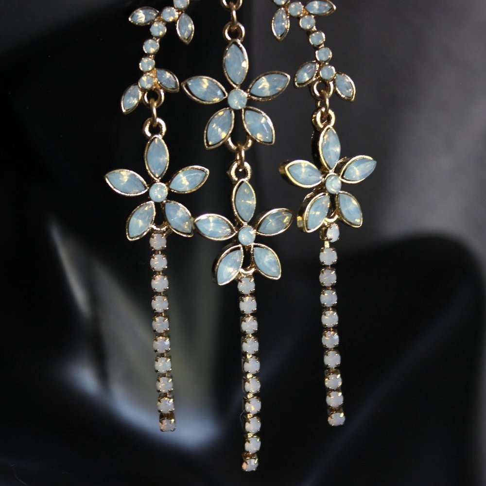 🛑SOLD🛑💜BUY 1 GET 1 FREE💜 NWT Altar'd State Floral Gold Statement Earrings - Picture 5 of 6